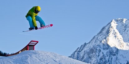 Skiregion - Après Ski im Skigebiet: Skihütten mit Après Ski - Zugspitze - Ehrwalder Almbahn / Snowpark / Foto Jäger - Ehrwalder Almbahn