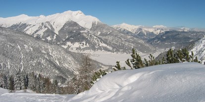 Skiregion - Après Ski im Skigebiet: Schirmbar - Zugspitze - Ausblick Marienberg über den Talkessel - Marienbergbahn Biberwier