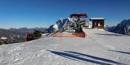 Skiregion - Après Ski im Skigebiet: Schirmbar - Österreich - Bergstation 2er-Sessellift Marienberg - Marienbergbahn Biberwier