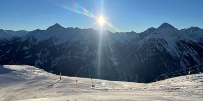 Skiregion - Preisniveau: €€€€ - Tux - Frisch präparierte Pisten im Skigebiet Finkenberg in der Ski- und Gletscherwelt Zillertal 3000 - Ski- und Gletscherwelt Zillertal 3000