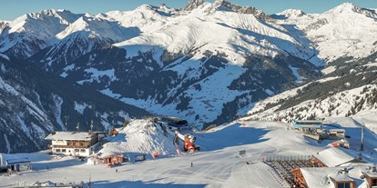 Skiregion - Kinder- / Übungshang - Tiroler Unterland - Übersicht Penkenjoch/Finkenberger Almbahnen mit Blick Richtung Rastkogel und Eggalm - Ski- und Gletscherwelt Zillertal 3000