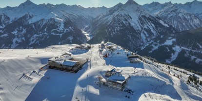 Skiregion - Preisniveau: €€€€ - Tiroler Unterland - Übersicht Penkenjoch/Finkenberger Almbahnen mit Blick Richtung Stillup-Speicher - Ski- und Gletscherwelt Zillertal 3000