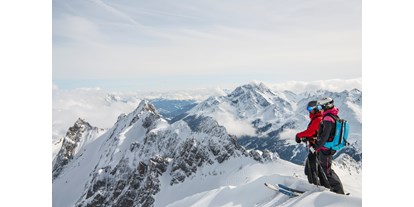 Skiregion - Après Ski im Skigebiet: Skihütten mit Après Ski - St. Anton am Arlberg Zentrum - Über den Bergen am Arlberg - Ski Arlberg