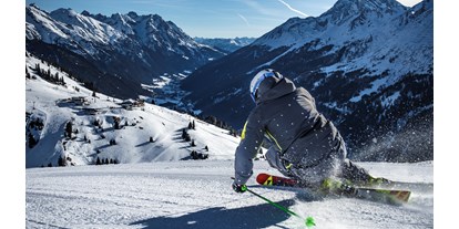 Skiregion - Après Ski im Skigebiet: Skihütten mit Après Ski - St. Anton am Arlberg Zentrum - Bestens präparierte Pisten. - Ski Arlberg
