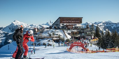 Skiregion - Après Ski im Skigebiet: Schirmbar - Herzlich Willkommen am Hahnenkamm - Skigebiet KitzSki Kitzbühel/Kirchberg/Paß Thurn Resterhöhe