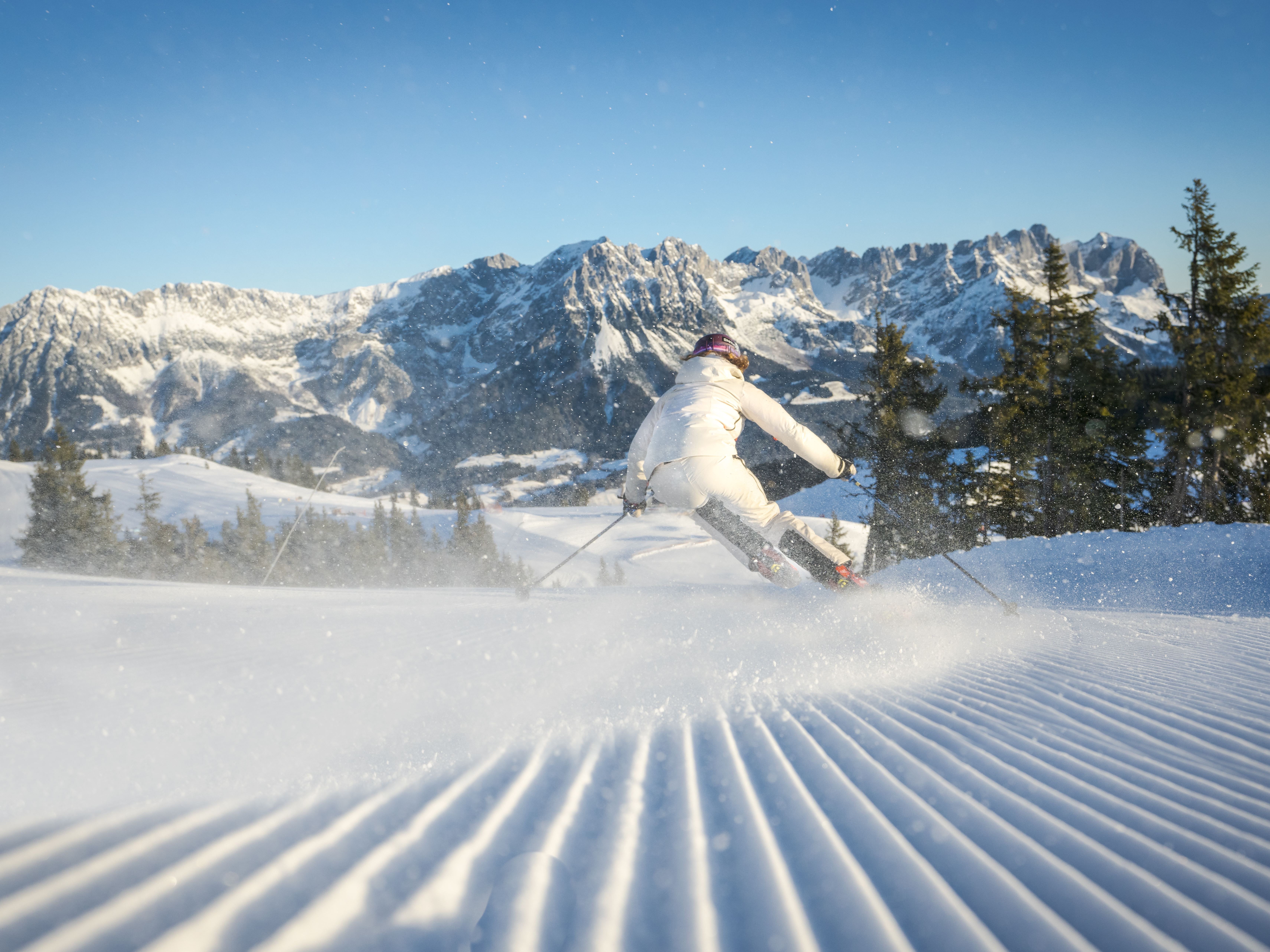 Skigebiet - Pistenverhältnisse frisch präparierte Pisten mit Blick zum Wilden Kaiser in SkiWelt Wilder Kaiser Brixental - SkiWelt Wilder Kaiser - Brixental