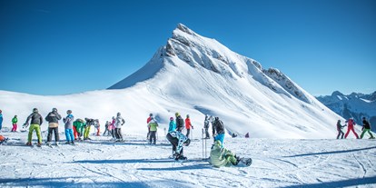 Skiregion - Après Ski im Skigebiet: Skihütten mit Après Ski - Vorarlberg - Mittagspitze - der Damülser Hausberg mitten im Skigebiet - Skigebiet Damüls-Mellau