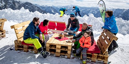 Skiregion - Après Ski im Skigebiet: Skihütten mit Après Ski - Altaussee - Familiengenuss in der Loser Alm mit herrlichen Panoramablicken ins Ausseerland-Salzkammergut. - Skigebiet Loser Altaussee