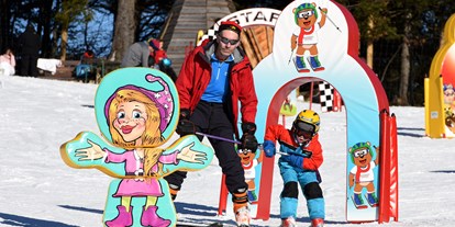 Skiregion - Funpark - Oberösterreich - Der Märchenwald bietet Pistenspass für die kleinsten Skifahrer wobei spielerisches Skifahren erlernt werden kann. Exzellent ausgebildete Skilehrer der Skischule am Kasberg helfen den Kleinsten bei Bedarf dabei.. - Skigebiet Kasberg - Grünau im Almtal
