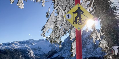 Skiregion - Après Ski im Skigebiet: Skihütten mit Après Ski - Schneeschuhtrail in Dachstein West (c) Dachstein Tourismus AG_ JuliaBerger - Skiregion Dachstein West