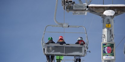 Skiregion - Preisniveau: €€€€ - Graubünden - Fahrt mit dem Sessellift

Copyright: Stefan Schwenke - Bergbahnen Disentis