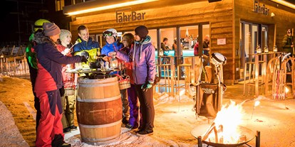 Skiregion - Preisniveau: €€€ - Schweiz - Von 19.00 bis 21.00 Uhr (Lichterlöschen 22.00 Uhr). Outdoorfondue auf Voranmeldung vom Fondue-Fass beim Bergrestaurant Prodalp an der FahrBar.  - Wintersportgebiet Flumserberg