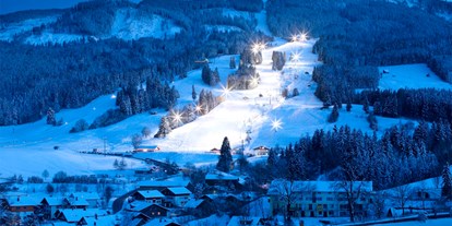 Skiregion - Après Ski im Skigebiet: Open-Air-Disco - Bayern - Flutlicht fahren an der Alpspitzbahn in Nesselwang im Allgäu - Skigebiet Alpspitzbahn Nesselwang im Allgäu