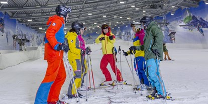 Skiregion - Preisniveau: €€ - Nordrhein-Westfalen - Schneesport leicht gemacht. Bei uns gibt es den perfekten Kurs, ob als Anfänger oder Fortgeschrittener, Klein oder Groß, Ski oder Snowboard. - Skihalle Neuss im Alpenpark Neuss