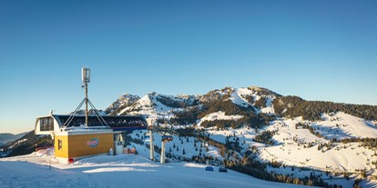 Skiregion - Après Ski im Skigebiet: Schirmbar - Deutschland - Skiparadies Sudelfeld. Bergstation Sudelfeldkopf-8er-Sesselbahn.  - Skiparadies Sudelfeld