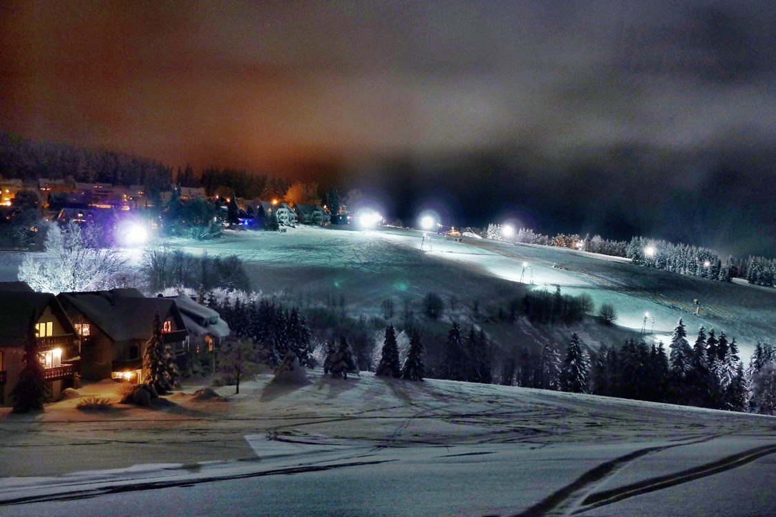 Skigebiet: Flutlicht-Skifahren und -Rodeln dreimal die Woche auf bis zu 8 Pisten - Postwiesen Skidorf Neuastenberg