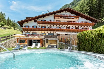 Unterkunft: Pool - Hotel Jägerheim