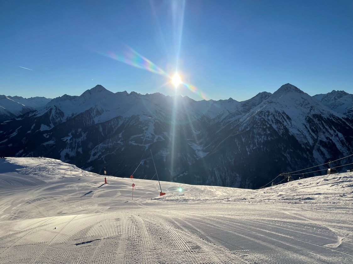 Skigebiet: Frisch präparierte Pisten im Skigebiet Finkenberg in der Ski- und Gletscherwelt Zillertal 3000 - Ski- und Gletscherwelt Zillertal 3000