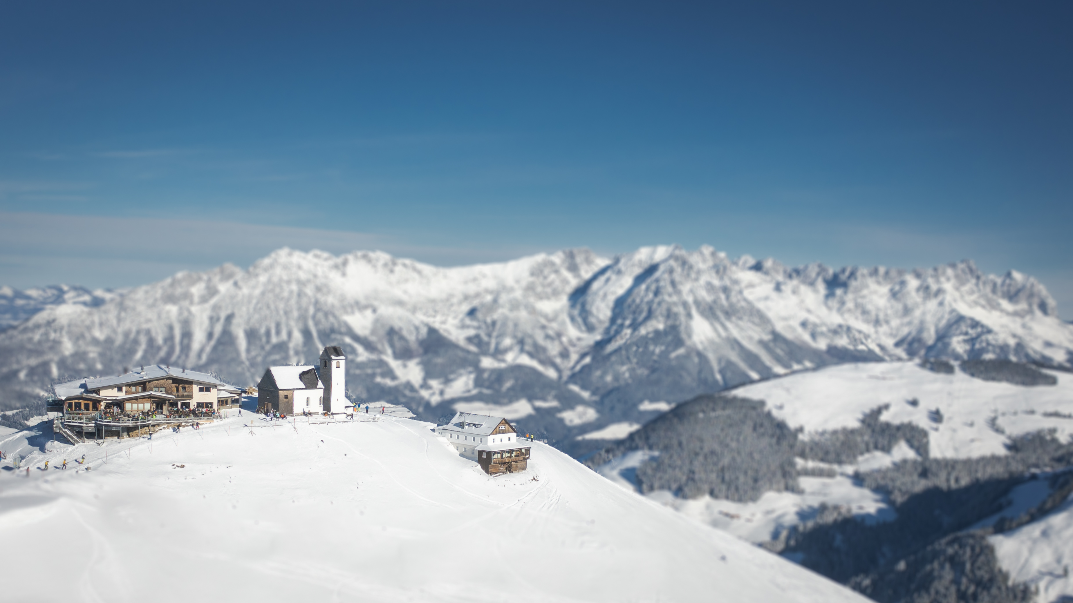 Skiregion - Tirol - Gipfel Hohe Salve von SkiWelt Hopfgarten aus fotografiert mit Wilder Kaiser im Hintergrund - SkiWelt Wilder Kaiser - Brixental