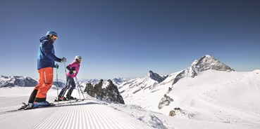 Skiregion - Preisniveau: €€€ - Tux - Im Gletscherskigebiet am Hintertuxer Gletscher mit Blick auf den "Hausberg" Olperer - Skigebiet Hintertuxer Gletscher