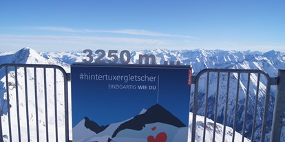 Skiregion - Preisniveau: €€€€ - Tirol - Auf der Panoramaterrasse auf 3.250m am Hintertuxer Gletscher - Skigebiet Hintertuxer Gletscher