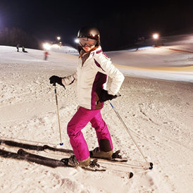 Skigebiet: Nachtskifahren
jeden Freitag von 19 bis 21 Uhr, in den ferien auch dienstags - Familienschiberg St. Jakob im Walde