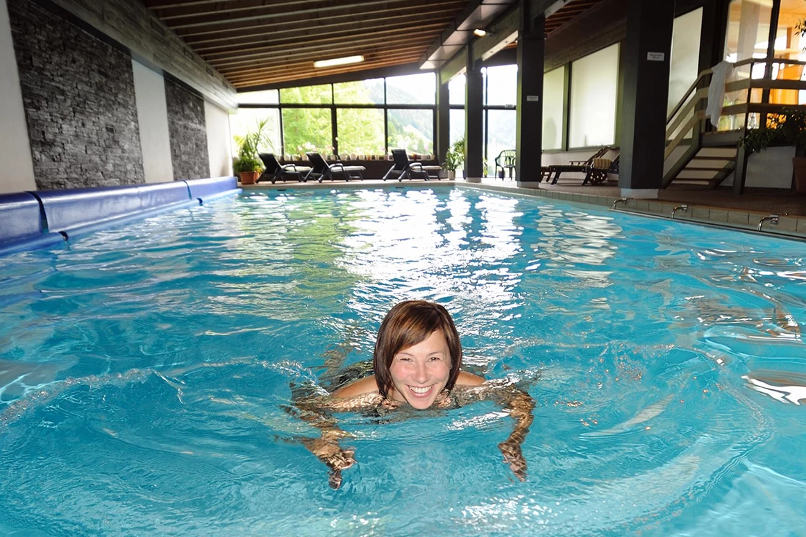 Unterkunft: Entspannte Stunden im hauseigenen Hallenbad - Bio-Berghotel Ifenblick