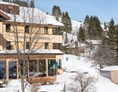 Unterkunft: Fassade Stammhaus - Winter - Naturhotel Chesa Valisa