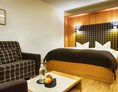 Unterkunft: Moderne Doppelzimmer mit Zusatzbett-Möglichkeit. - Naturhotel Chesa Valisa