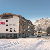 Skiurlaub: Das Hotel liegt direkt am Skilift -  vom Bett auf die Piste in Rekordzeit! - COOEE alpin Hotel Kitzbüheler Alpen