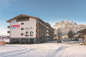 Unterkunft: Das Hotel liegt direkt am Skilift -  vom Bett auf die Piste in Rekordzeit! - COOEE alpin Hotel Kitzbüheler Alpen