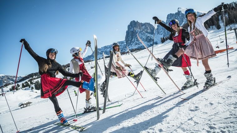 Skigebiet Dolomites Val Gardena/Gröden - St. Christina - St. Ulrich - Wolkenstein Events Dolomites Dirndl Ski Day
