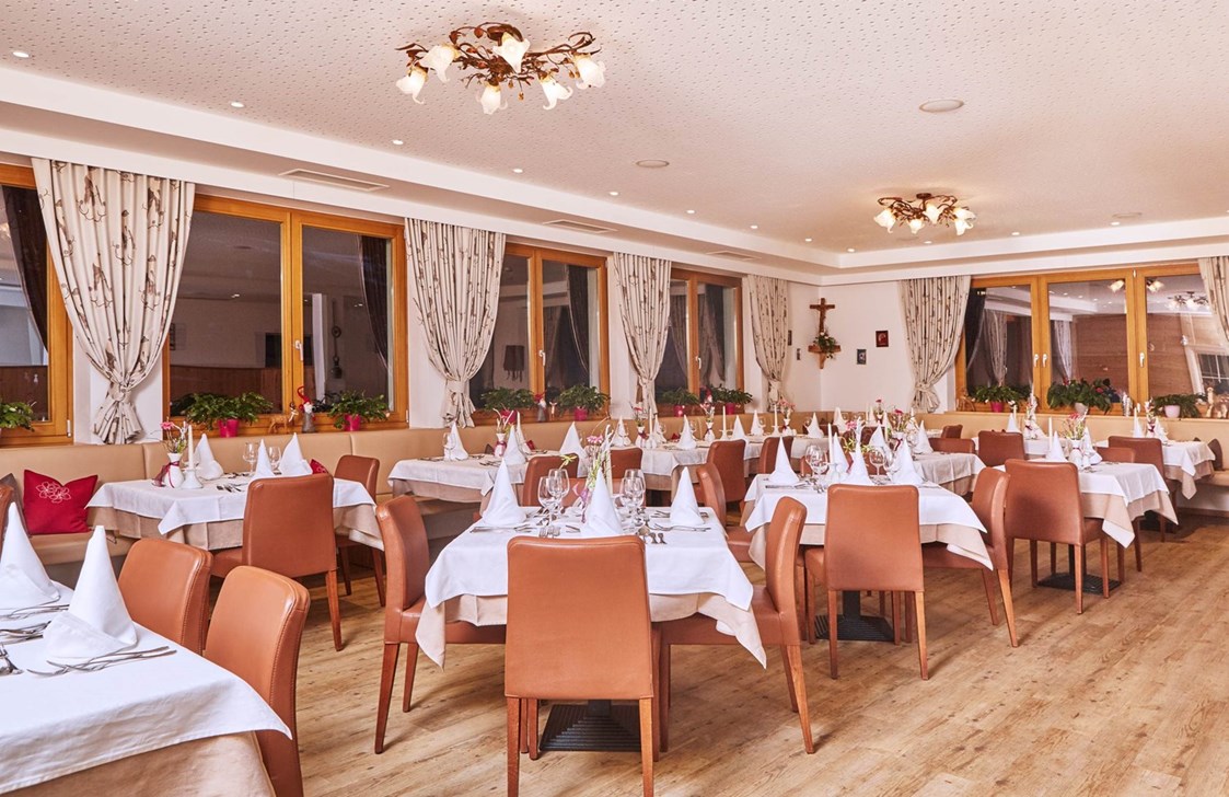 Unterkunft: Gemütliches Restaurant  - Dein MOUNTAIN Wohlfühlhotel Johanneshof