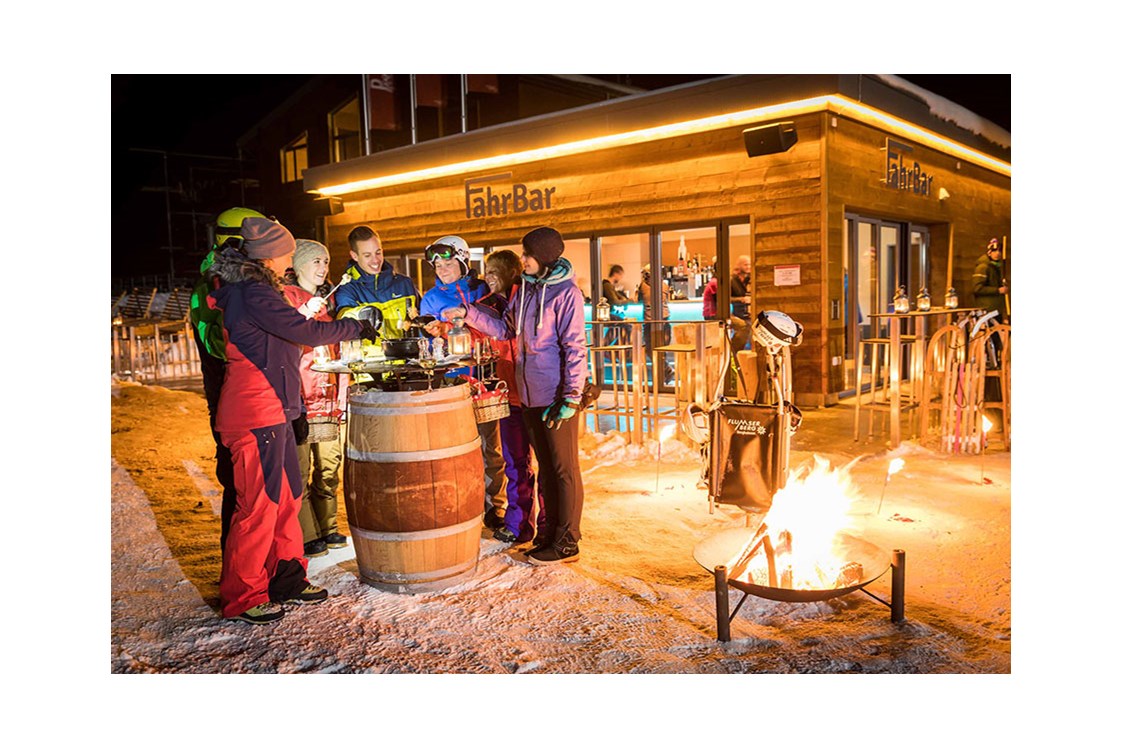 Skigebiet: Von 19.00 bis 21.00 Uhr (Lichterlöschen 22.00 Uhr). Outdoorfondue auf Voranmeldung vom Fondue-Fass beim Bergrestaurant Prodalp an der FahrBar.  - Wintersportgebiet Flumserberg