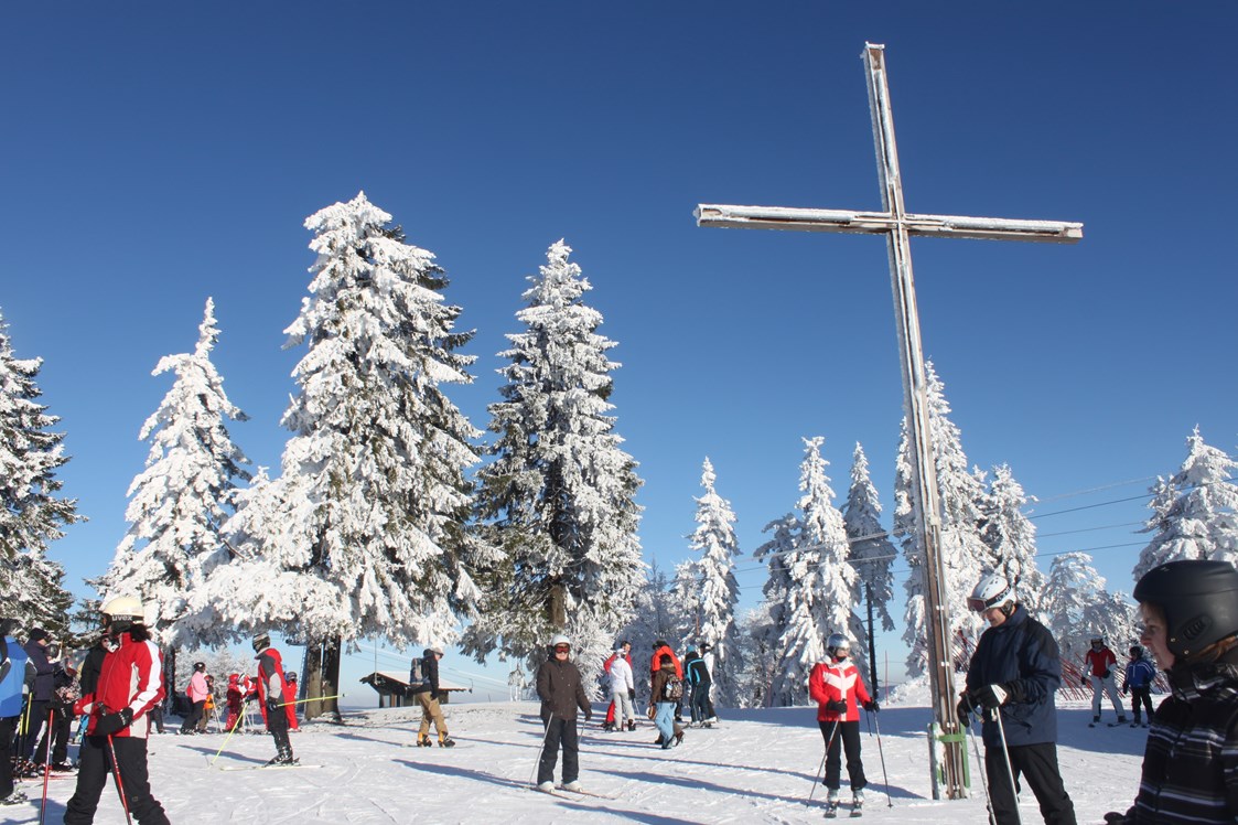 Skigebiet: Gipfelkreuz am Almberg - Skigebiet Mitterdorf