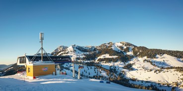 Skiregion - Preisniveau: €€ - Oberbayern - Skiparadies Sudelfeld. Bergstation Sudelfeldkopf-8er-Sesselbahn.  - Skiparadies Sudelfeld